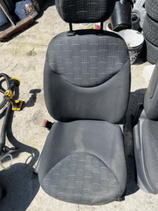 Kompleksowe czyszczenie wnętrza kompleksowe czyszczenie wnętrza oraz polerowanie reflektorów (22)