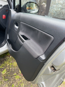 Kompleksowe czyszczenie wnętrza kompleksowe czyszczenie wnętrza oraz polerowanie reflektorów (30)